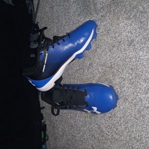 Under Armour leadoff junior baseball cleats size 4y